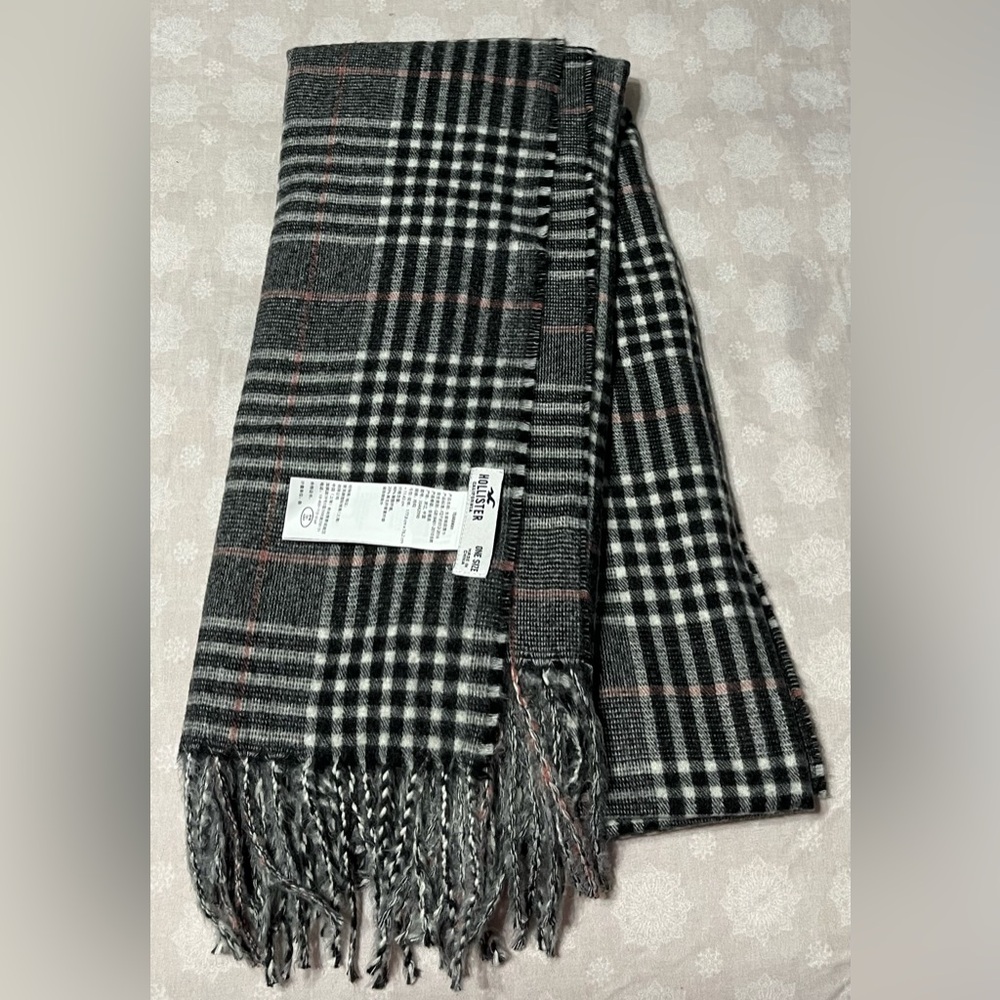 Hollister Black and White Checkered Scarf